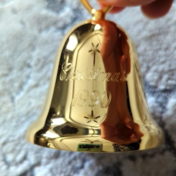 Reed & Barton 1990 Snowflake Bell Ornament, Gold Plated - Picture 1 of 3